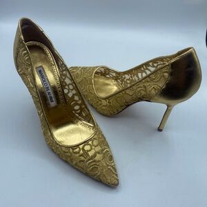 Manolo Blahnik BBLA Gold Lace Macramé Pointed Toe Pumps